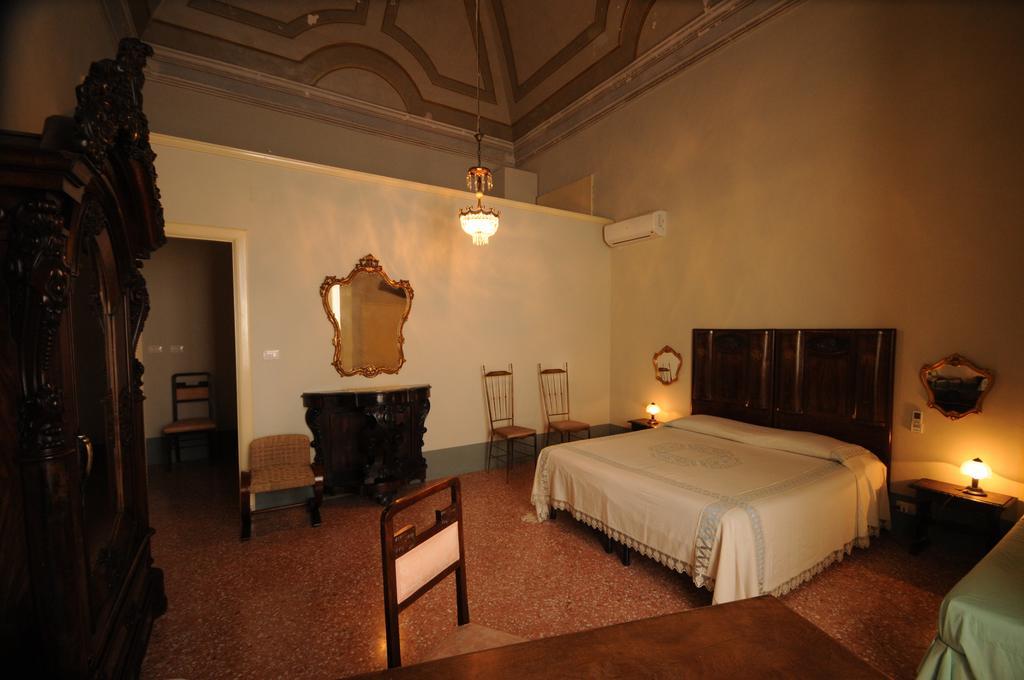Palazzo Leuzzi B&B Ґалатоне Екстер'єр фото