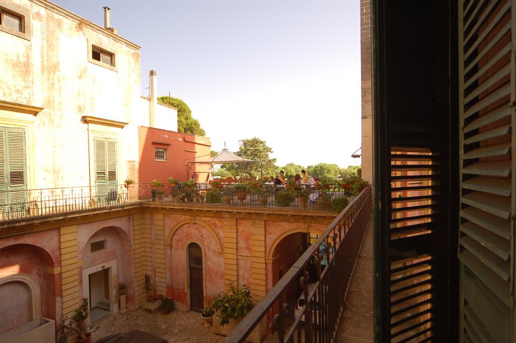Palazzo Leuzzi B&B Ґалатоне Номер фото
