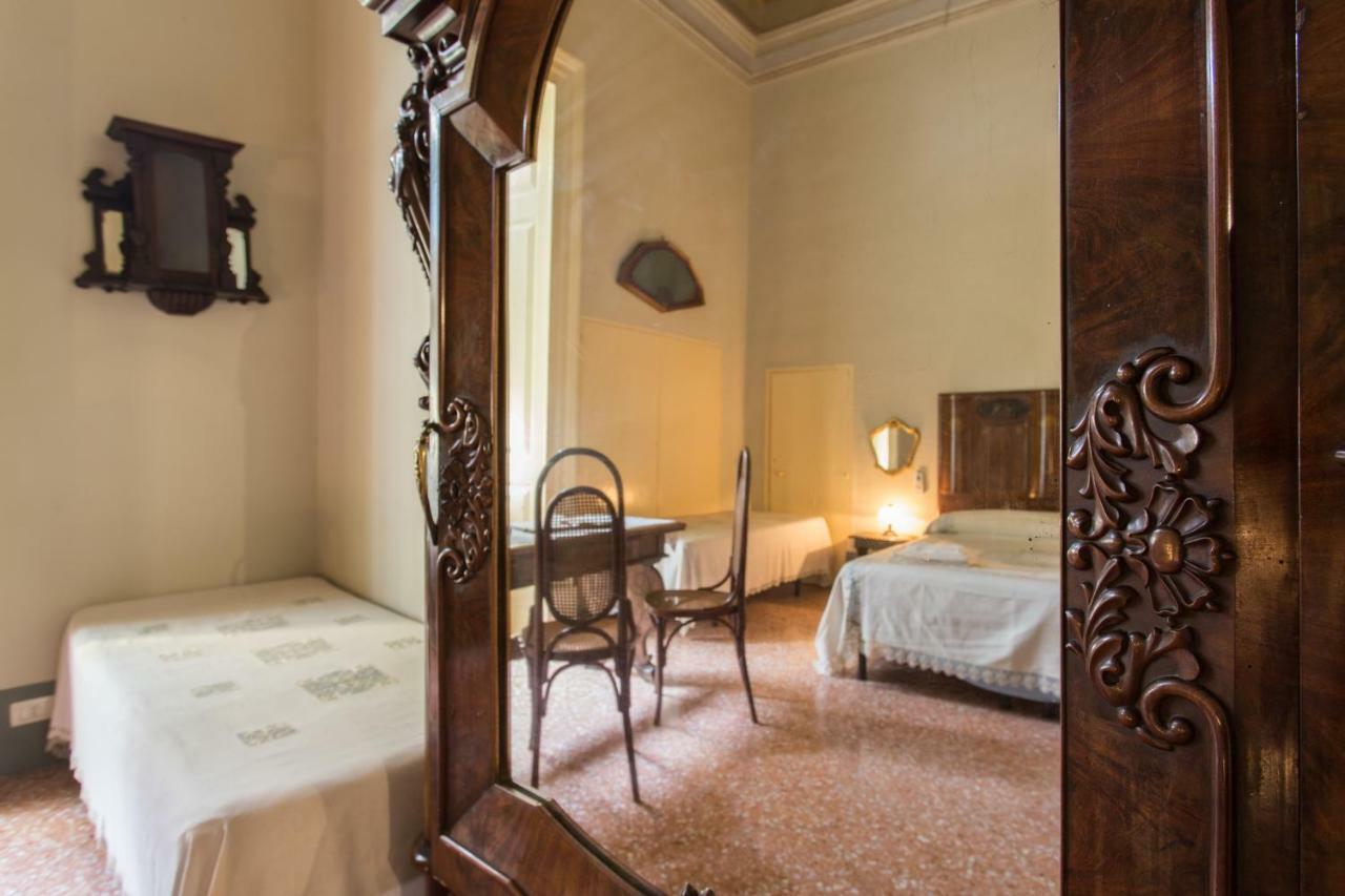Palazzo Leuzzi B&B Ґалатоне Екстер'єр фото