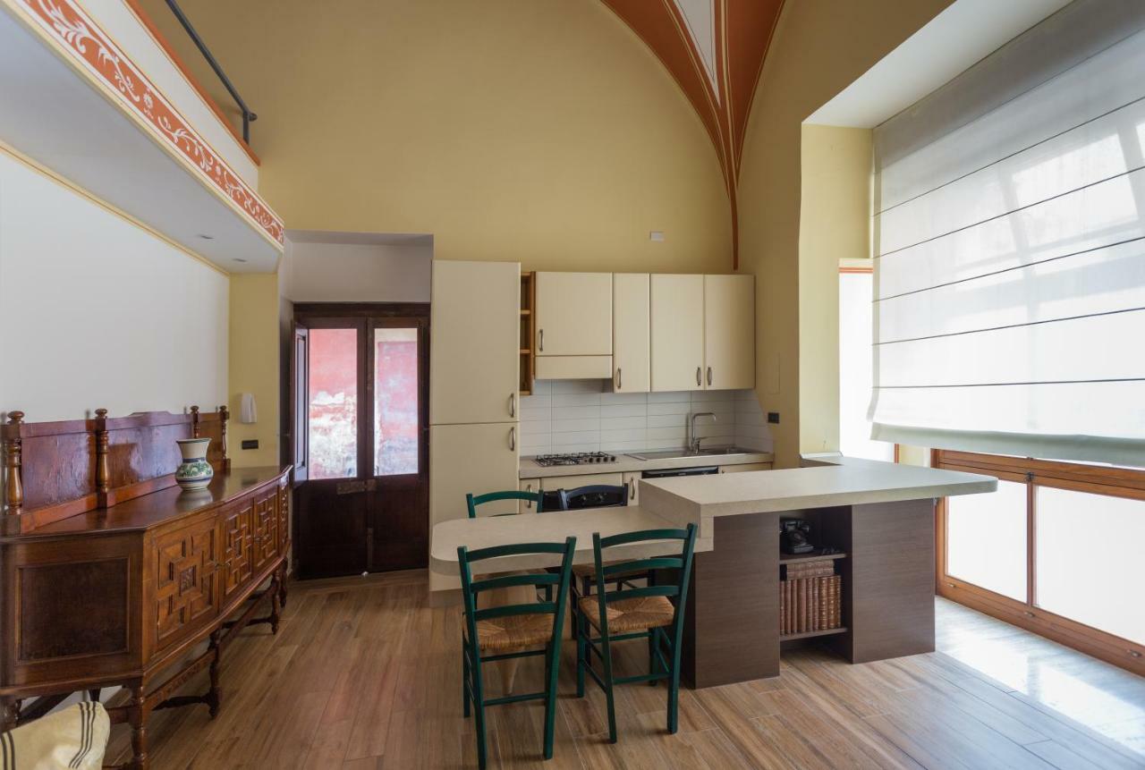 Palazzo Leuzzi B&B Ґалатоне Екстер'єр фото