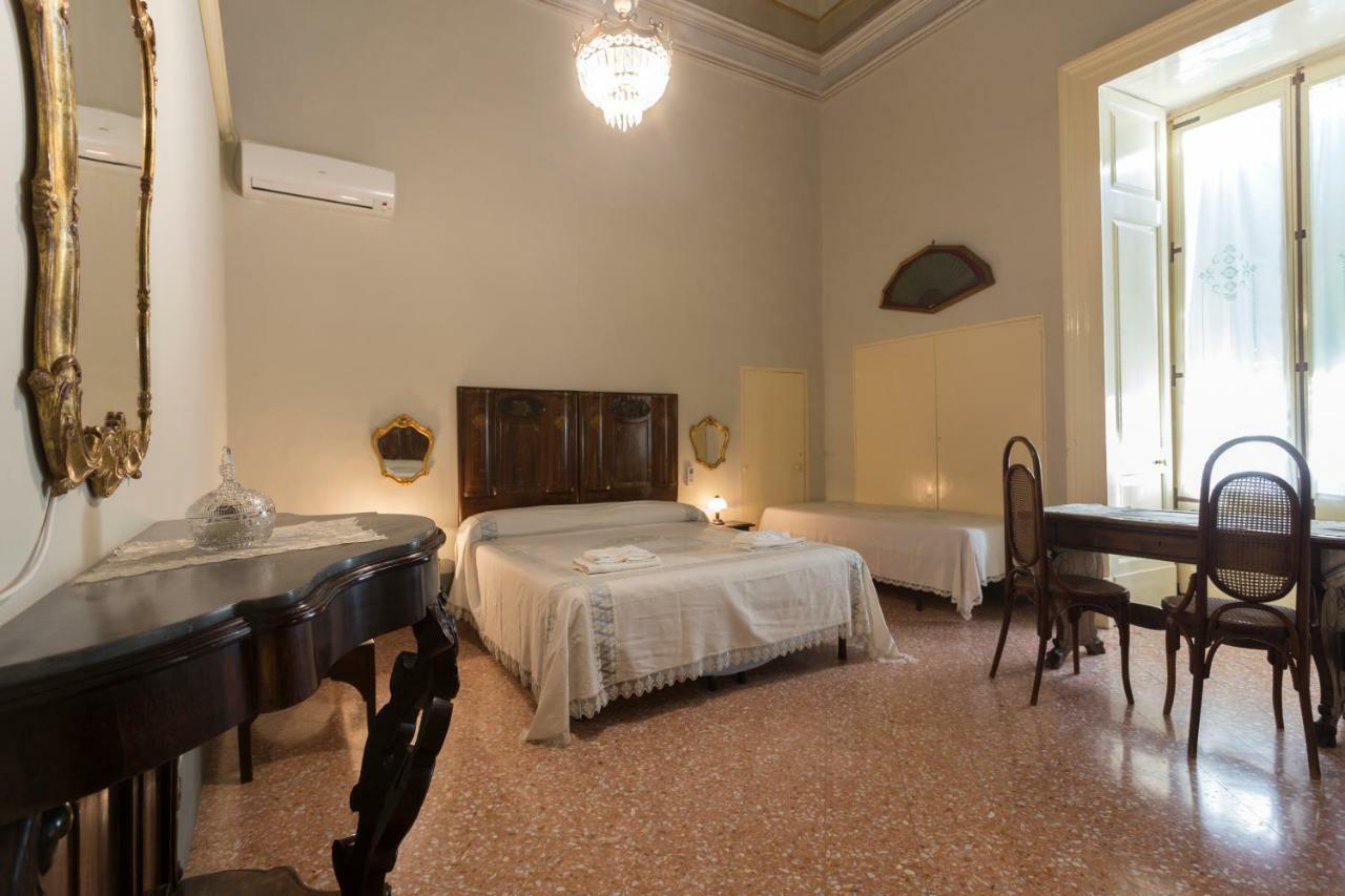 Palazzo Leuzzi B&B Ґалатоне Екстер'єр фото