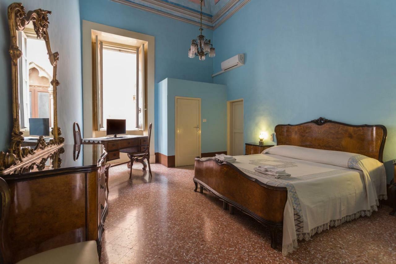 Palazzo Leuzzi B&B Ґалатоне Екстер'єр фото