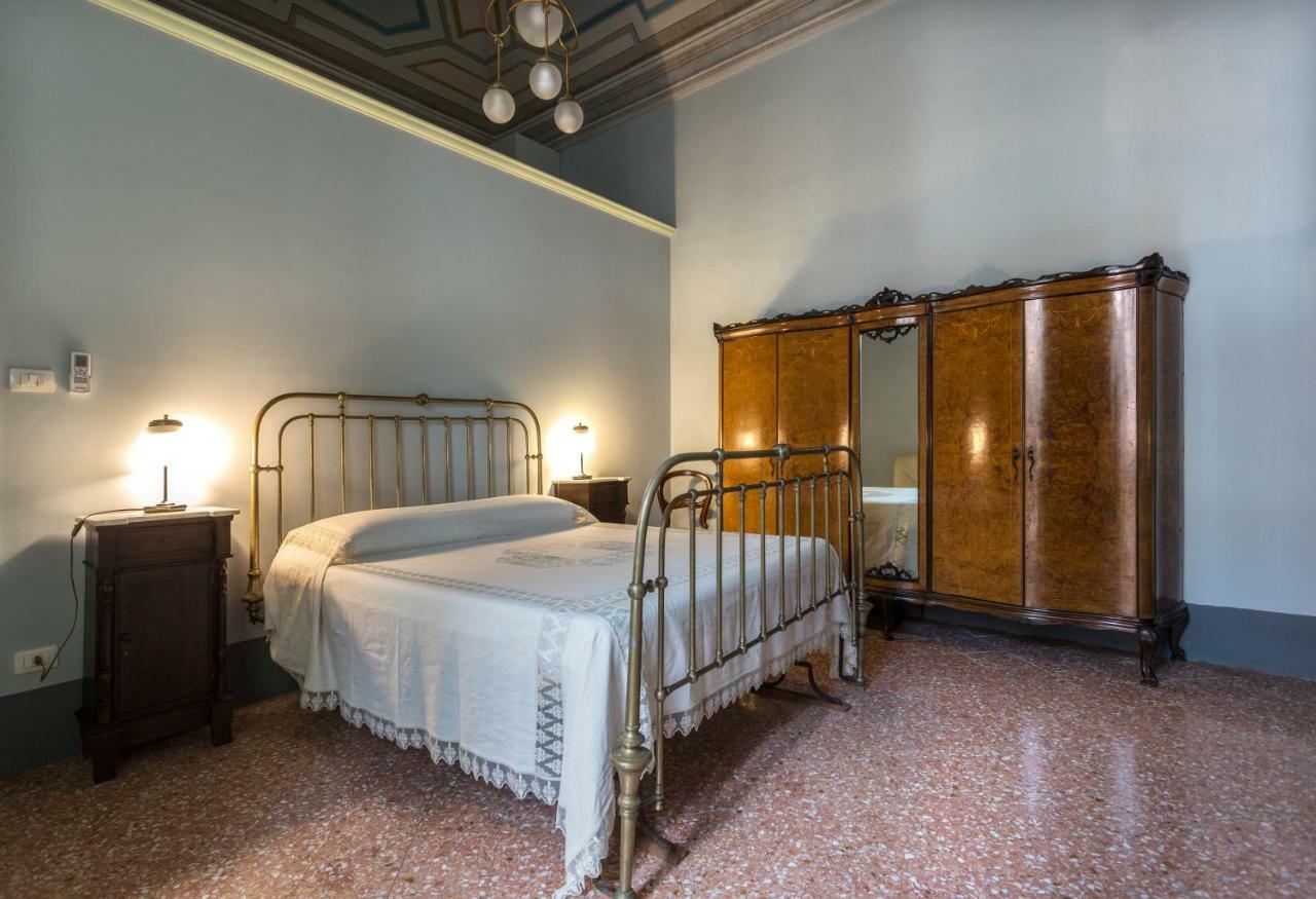 Palazzo Leuzzi B&B Ґалатоне Екстер'єр фото