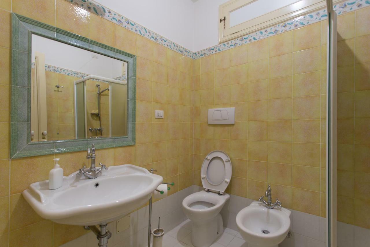Palazzo Leuzzi B&B Ґалатоне Екстер'єр фото
