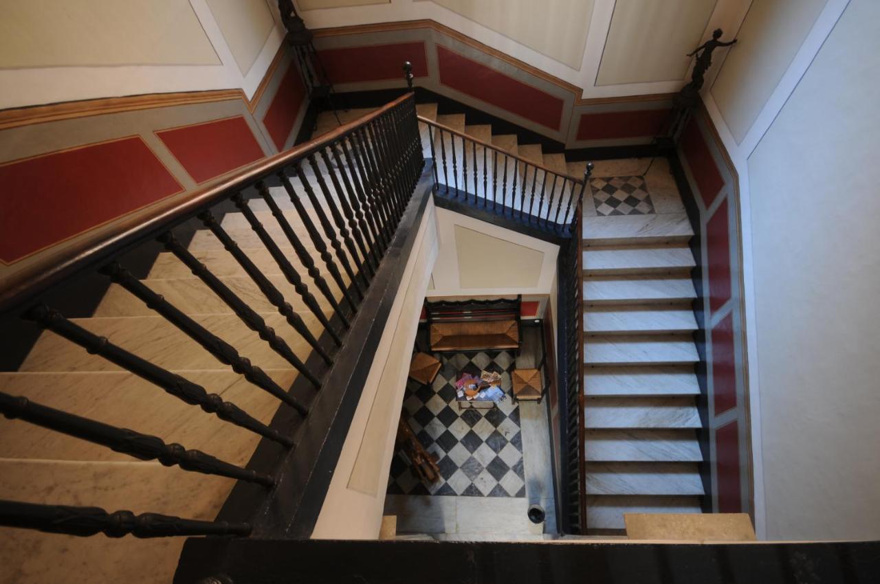Palazzo Leuzzi B&B Ґалатоне Екстер'єр фото